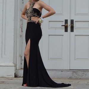 Black prom dress by Mac Duggal